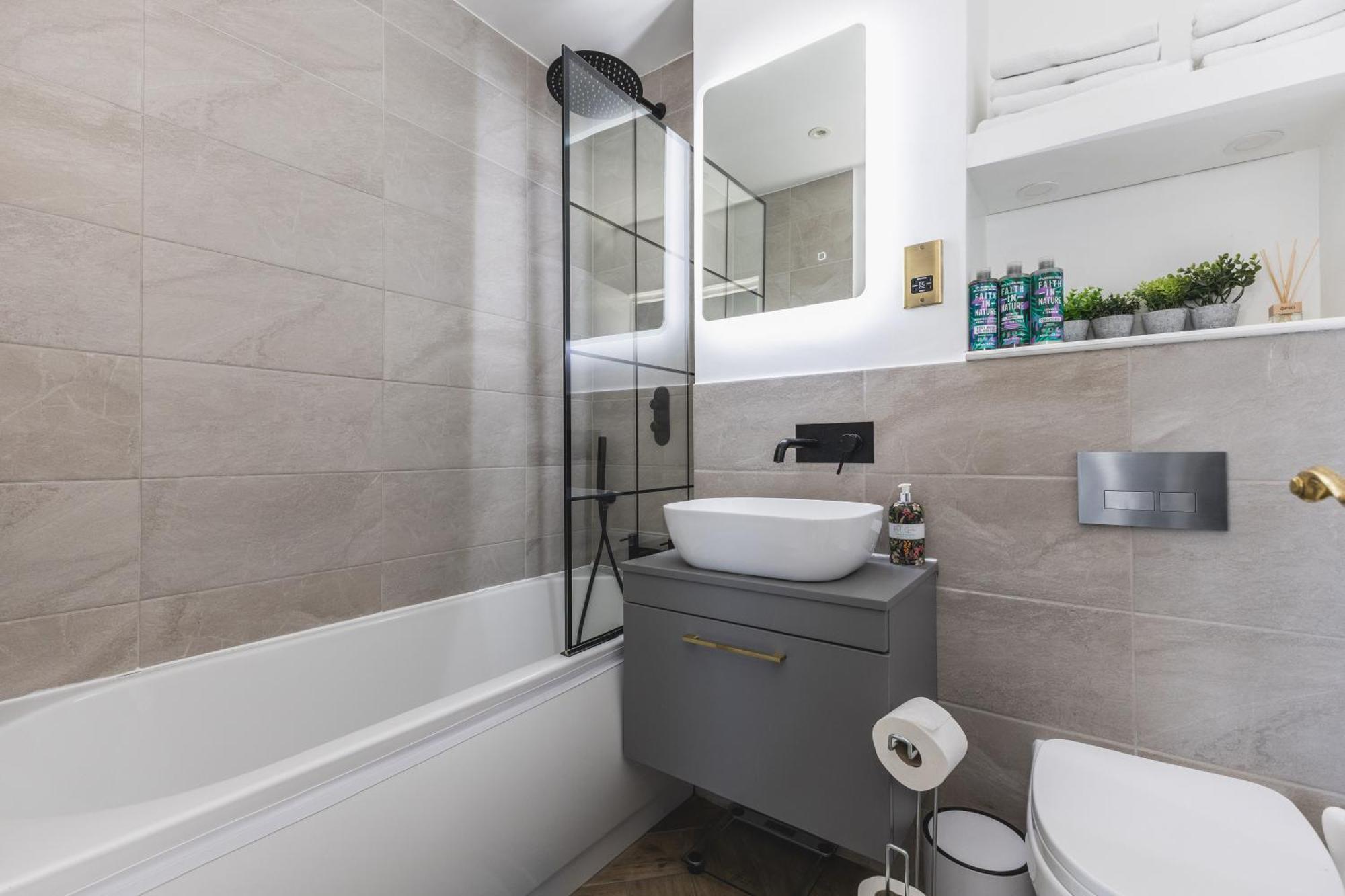 Luxurious 1-Bedroom Apartment In Kensington Лондон Экстерьер фото